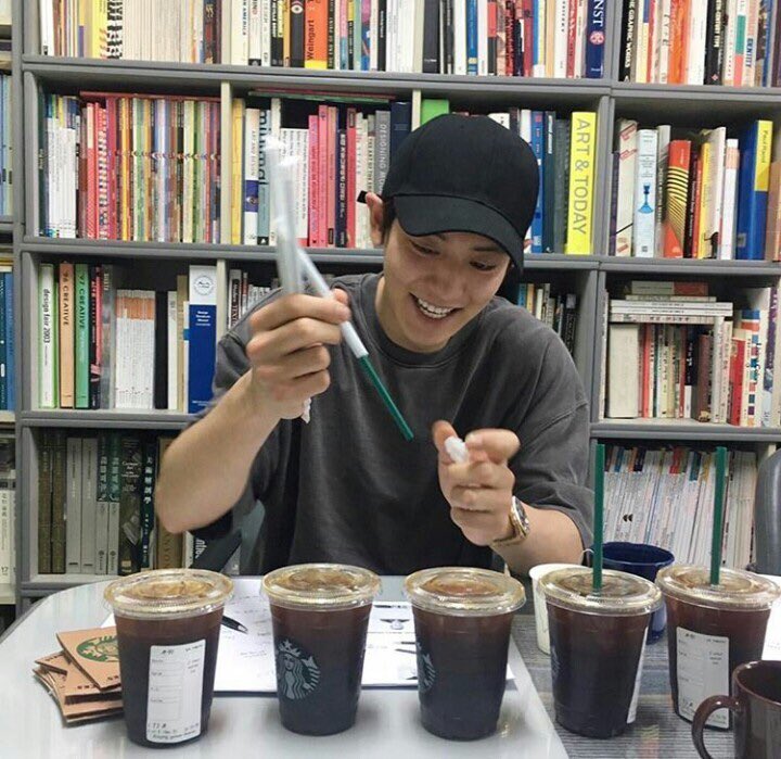 youjingodd's tweet photo. Park Chanyeol • EXO https://t.co/4vzOyiCQIv