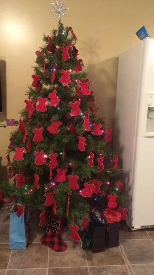 CBCNL's tweet photo. There are 118 ornaments on this tree, in remembrance of missing and murdered women N.L.

https://t.co/FwVVM1T1Hf https://t.co/Q3TXTtOkzg