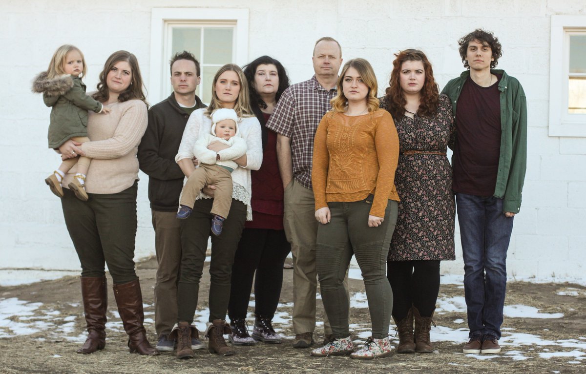 RJeffersG's tweet image. We tried to take a old fashion no smiling family picture. #itdidntwork