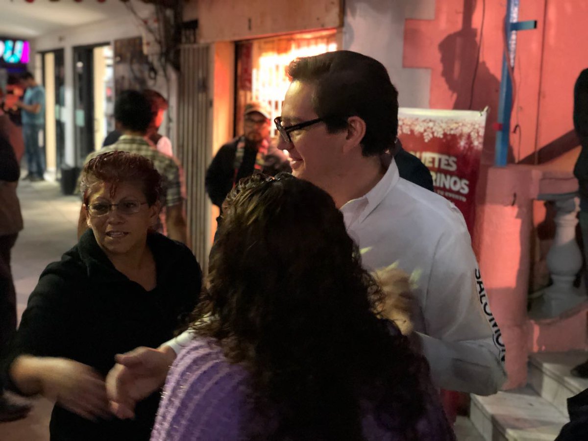 Chertorivski's tweet photo. Agradezco a todos los locatarios y vecinos de la Zona Rosa por externarme sus preocupaciones durante el recorrido de esta tarde. Amo la #CDMX y quiero que sea la mejor posible. #PorLaCDMXAlFrente #SalomónEsGarantía https://t.co/gM2rK1doY3