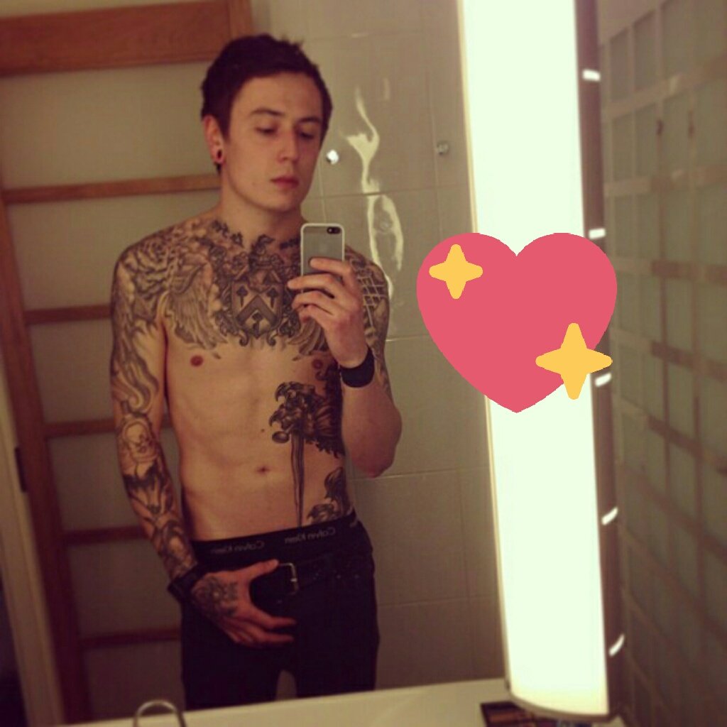  Happy birthday to this great drummer so dangerous and my favorite. ily guy. 