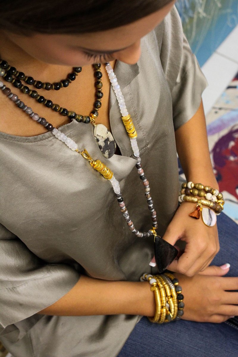 CatherinePageTX's tweet photo. Show off that bling bling on #NYE! 

#catherinepage #jewelry #accessories #fashion #gemstones #necklaces #gifts #newyears https://t.co/YSEA8XHiAi