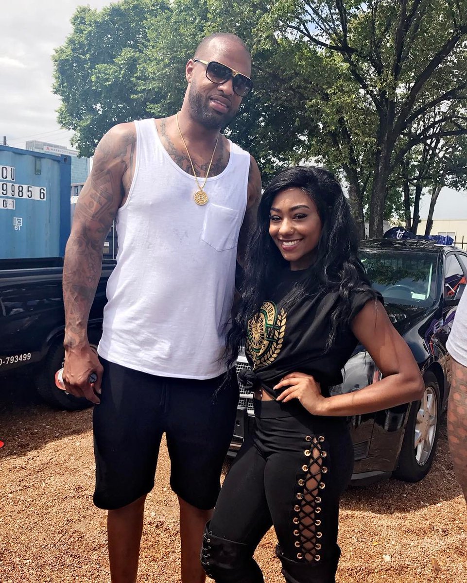 itsqueenace's tweet photo. @slimthugga big brother https://t.co/ggllVGu0C3