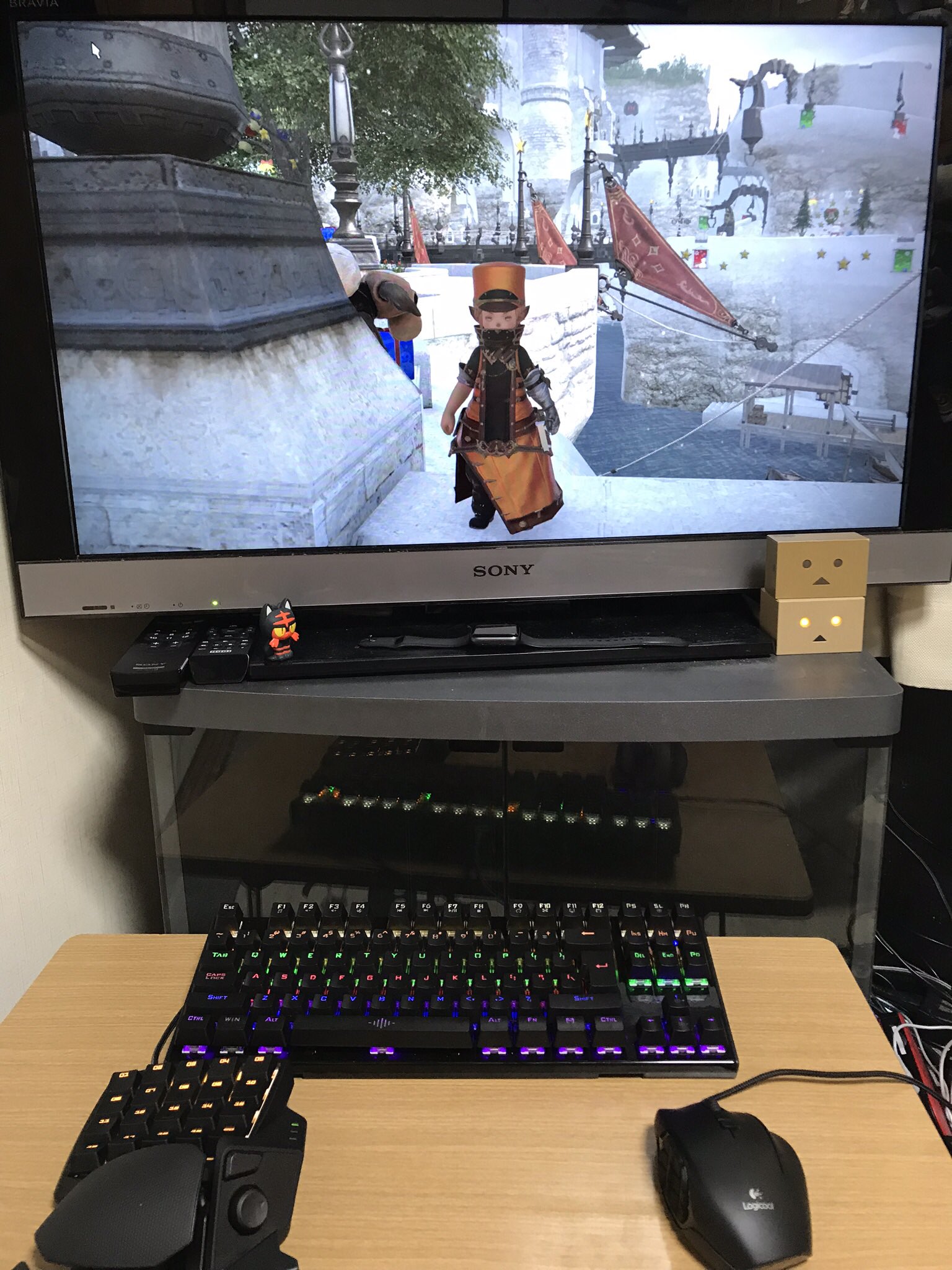 えびちゃん Shinryu Ff14をps4からwindowsへ移行した私 スペースの関係でゲーミングノート 現在の環境はこんな感じ キーボードも光ってるし左手コントローラーだし 強ゲーマー感ありますが 先日fcメンと行ったネバープール 失礼かみまみた