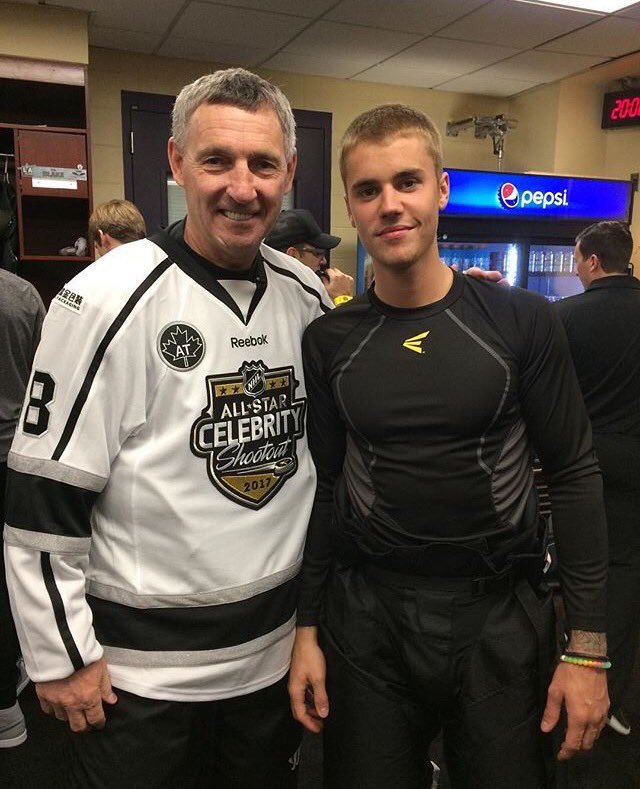 LUXYREB's tweet image. STILL WEARING HIS BRACELET FROM JEN THIS IS GREAT @justinbieber