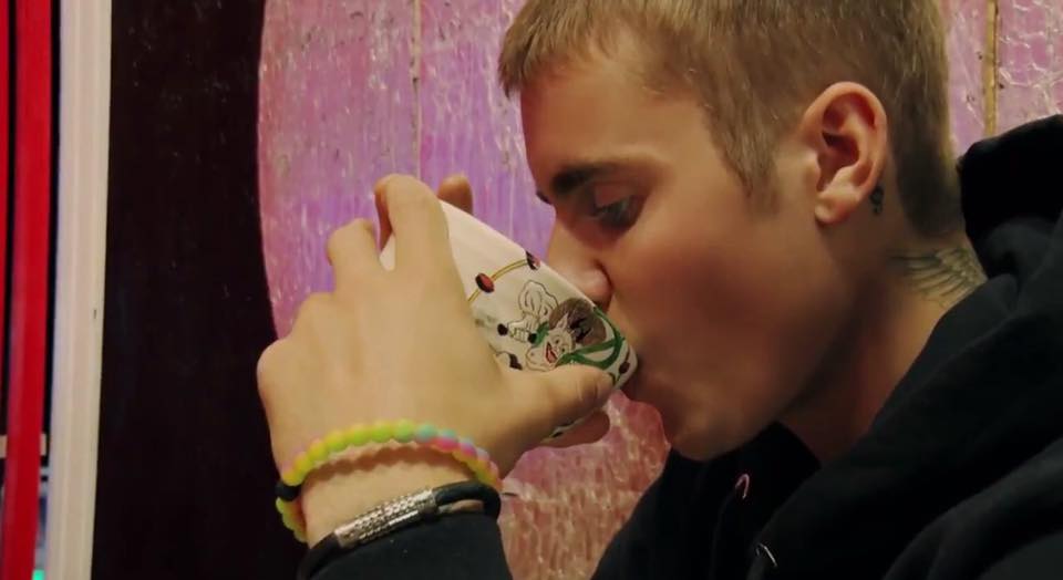 LUXYREB's tweet image. STILL WEARING HIS BRACELET FROM JEN THIS IS GREAT @justinbieber