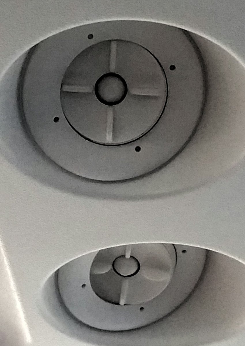 szarabi's tweet photo. To the engineers @BoeingAirplanes @Boeing - do get around to fixing this in the new year
To everyone @jetairways - do pay some attention to these runaway vents that refuse to close
#Design
#Makethingssimple https://t.co/wjsROHldfc