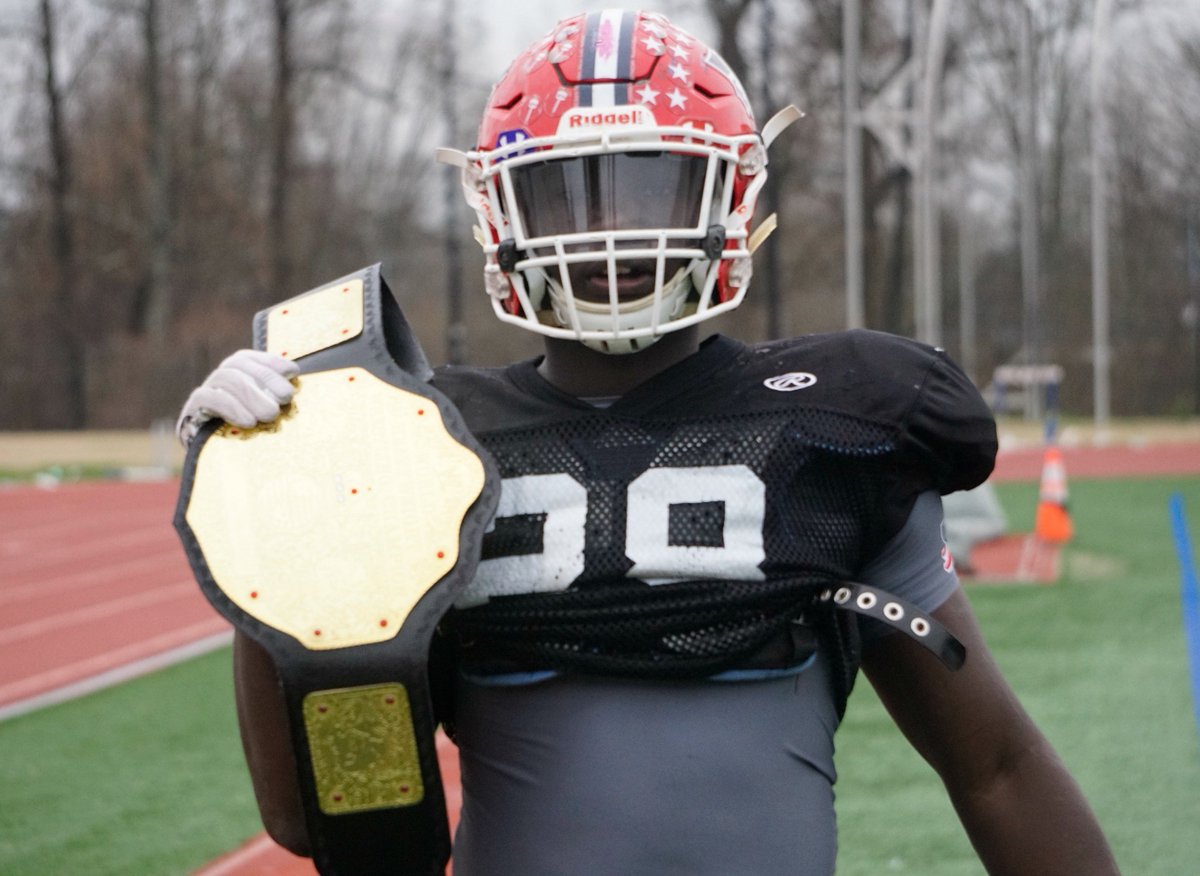 A LOADED <a href="/RisingSeniors/">RisingSeniors Foundation</a> Notebook - Day 1:
Top Performers - <a href="/JamiePettway42/">P🕷️</a>, <a href="/slocdawg11/">Jordan Slocum</a>, @jetlifewright, @dantewalker11, <a href="/AhdarriousG/">Ahdarrious Gee</a>, <a href="/JJames_78/">Jeremy James</a> + more
+ play of the day
+ where #UGA stands with two top players in the showcase:
uga.rivals.com/news/rising-se…