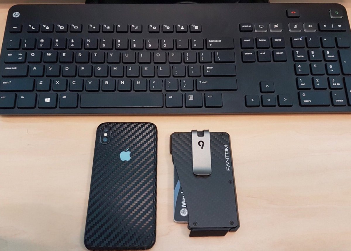 iRailStation's tweet image. good morning! #dbrand #fantomwallet @dbrand