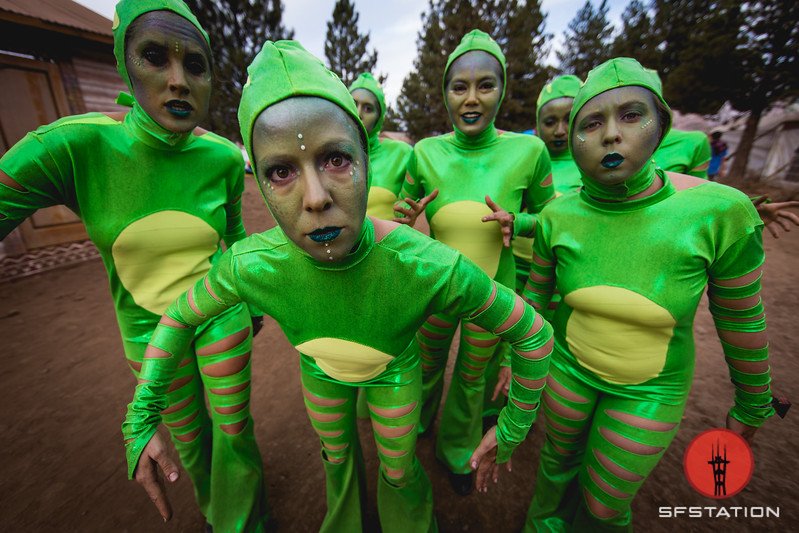 sfstation's tweet photo. Aliens! 👽🛸🌑 #OregonEclipse #BestOf2017 https://t.co/vUjLi8pwmL https://t.co/LJNtnpkP5x