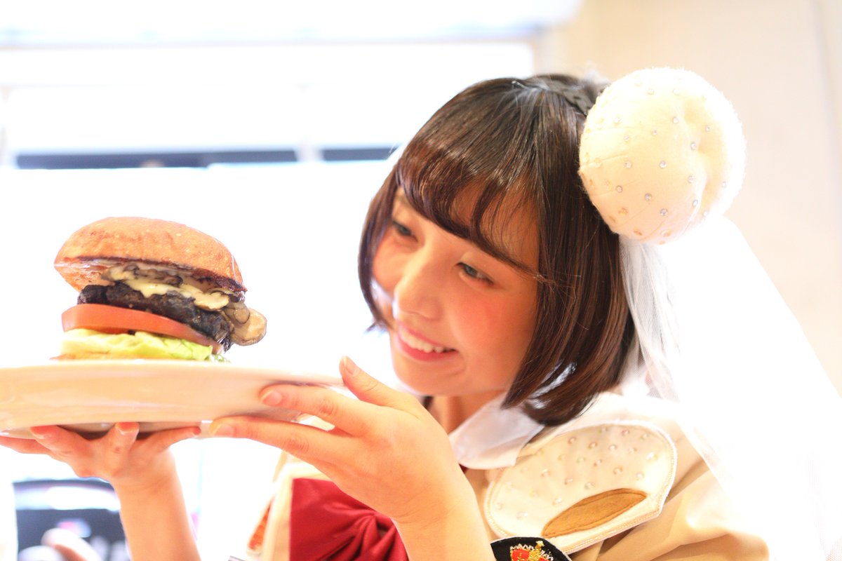 新日本ハンバーガー協会会長 薮伸太郎 ハンバーガーもジョジョリオンも大好きな人はぜひ行ってみて 関西ハンバーガー Walker ハンバーガーを食べて祝福を ジョジョ に魅せられたハンバーガー店 大阪 阿波座 バーガリオン ウォーカープラス