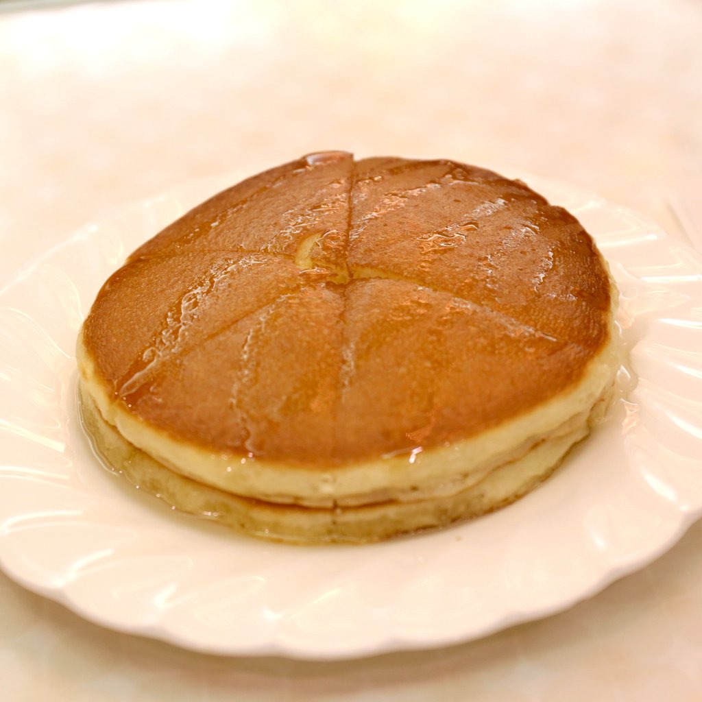 バンド界のパンケーキ王子bot 純喫茶 アメリカン なんば 道頓堀 の千日前商店街にある昔ながらの純喫茶 レトロな外観通りの喫茶店メニューが揃いますが ホットケーキは昔ながらの絶品ホットケーキ はちみつでもメープルでもないシロップももはや新鮮