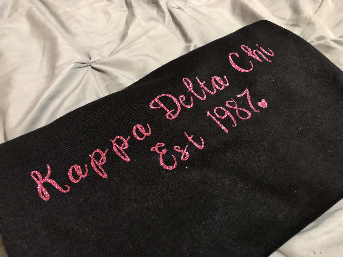 xokrysss_'s tweet photo. If any sisters ever need kdchi gear let a sistaaaa know 💖💖💖 #neverenoughpink #kdchitwitter #ΚΔΧ https://t.co/ozvVsjkIKl