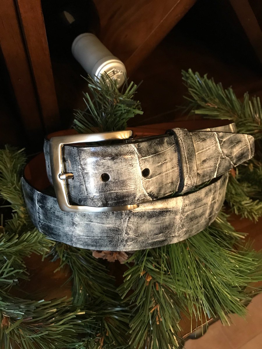 FrancisEdward_'s tweet photo. There are just a few days remaining for our HUGE End of Year Sale. Still quite a bit of great inventory available! Remember to enter Code FE50 or FE100 to #SAVE BIG! #Menstyle #Belts #MadeinUSA https://t.co/Nt6LKJ1lux https://t.co/zyseFdYkUk