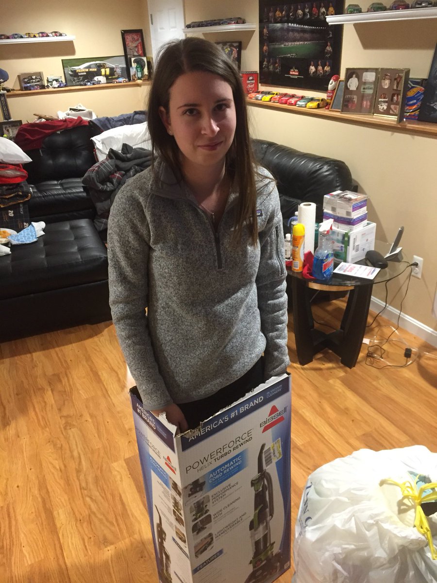 Kouza34's tweet photo. Rachael was amazed that she fit into this box https://t.co/4RkJPIc1jK