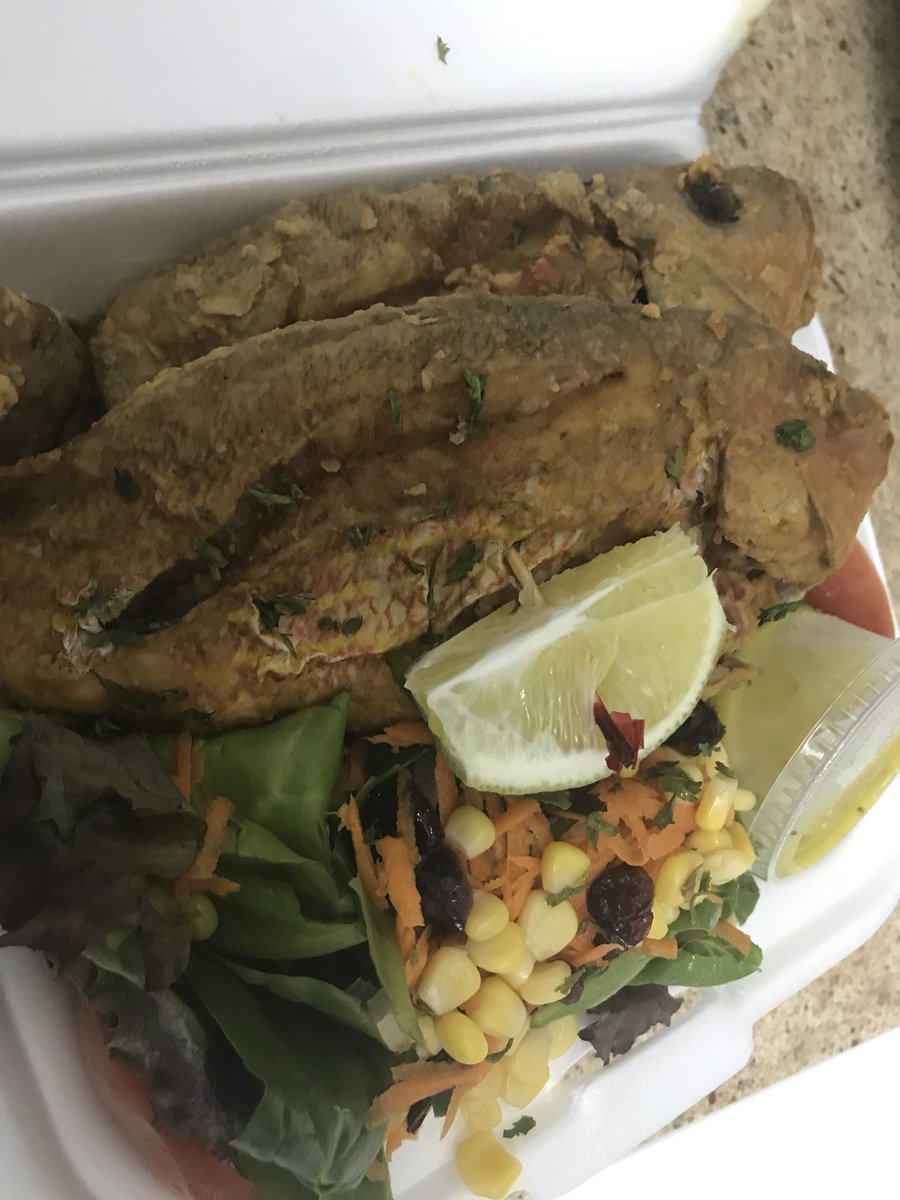 DaMediaMogul's tweet photo. Island Style Snapper Snack
____
📍Drifters
Arawak Cay, Nassau, The Bahamas
____
#DaFoodHunters #DaFoodPapi #FoodFromTheBahamas #Drifters #DaFry #TweetLikeMick
Follow @dafoodhunters on IG
S/o @kissmyelite on the recommendation https://t.co/lcgKzSyIGO