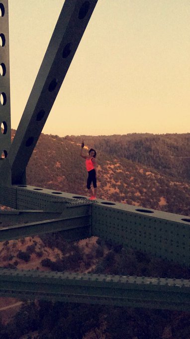 Beer is better 750 feet in the air I guess??‍♀️ #cheers https://t.co/tm3Vmzr4Us