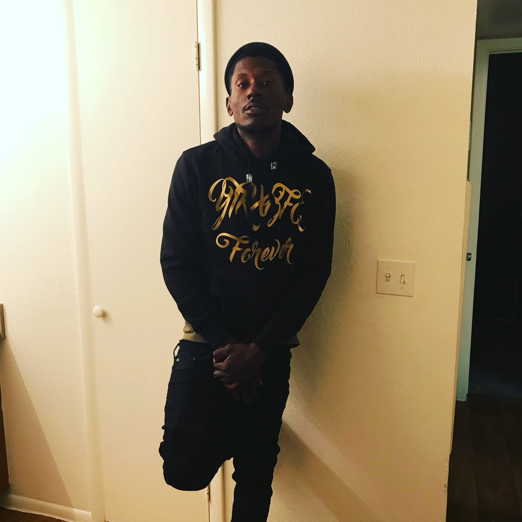 theyhatedeecee9's tweet photo. #NewProfilePic https://t.co/6qdPiBb7FP