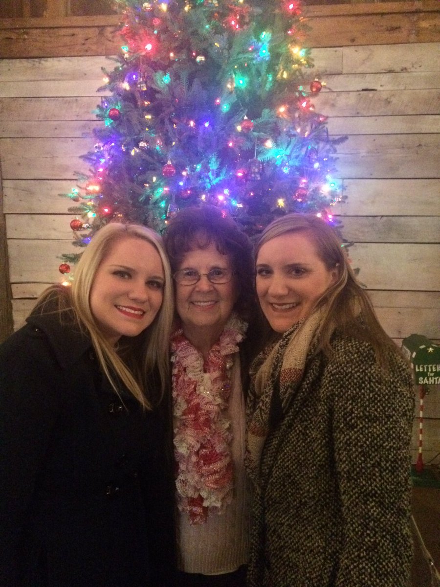 ShepherdsTweet's tweet photo. We enjoyed running into our friends the Singing Cookes tonight! https://t.co/de13pbKFyR