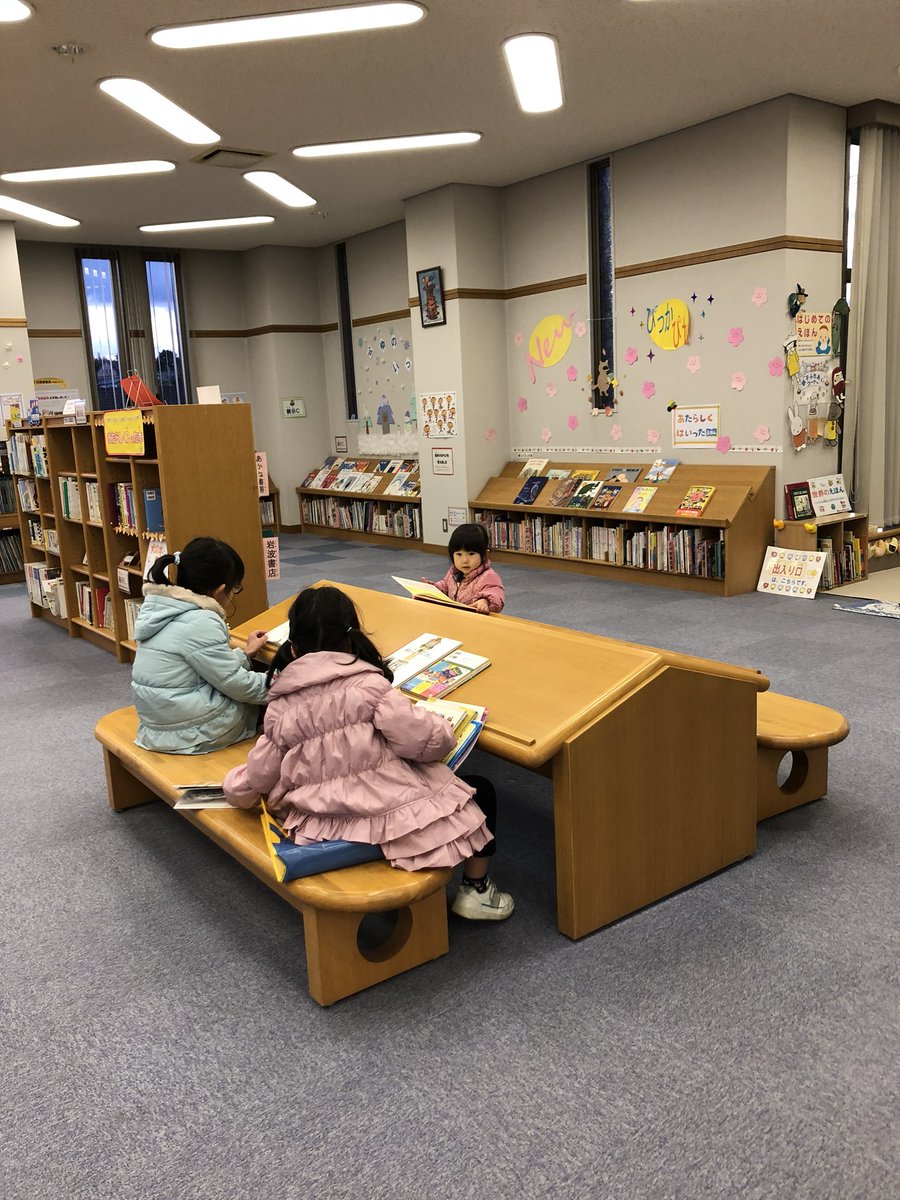 ルナ田原台 またしても発見 田原図書館にて四條畷市のサンタさん 今日から図書館はお正月休みということで 昨日子どもを連れてたくさん本を借りに行きました ルナ田原台から車で5分 児童書が充実していて 子連れで利用しやすいですよ ルナ田原台