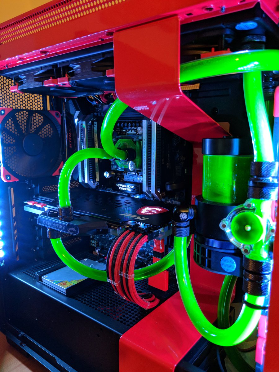 BearSpk's tweet photo. Replaced all the #corsair #afseries fans for the #noctuachromax and re-tubed the setup for the @EKWaterBlocks #LEcoolstream radiator. Temperatures are now 5-6 degrees cooler and much quieter. @NZXT @MSI__UK @ASUS_ROGUK https://t.co/1Cdmz2XoRD