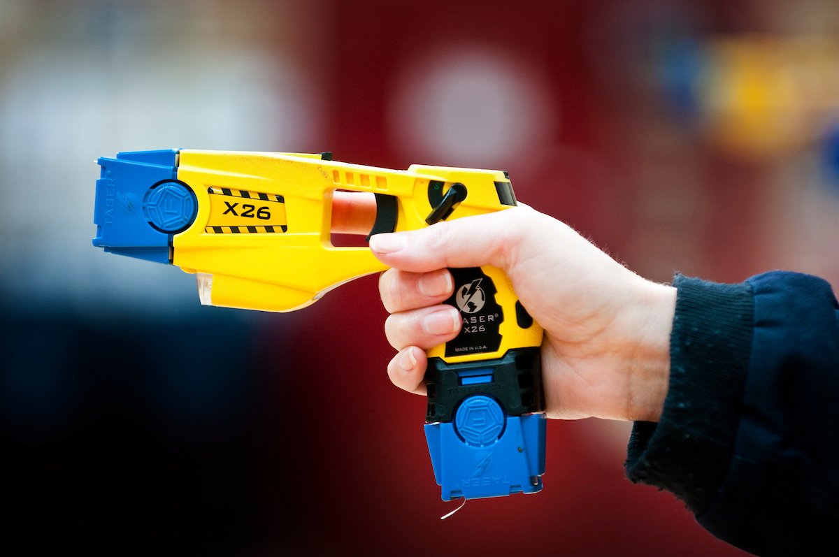 MPFed's tweet photo. Taser: An incredible piece of equipment that safeguards the public and police https://t.co/5tkQ07a2dV https://t.co/sNEeNwXsI7