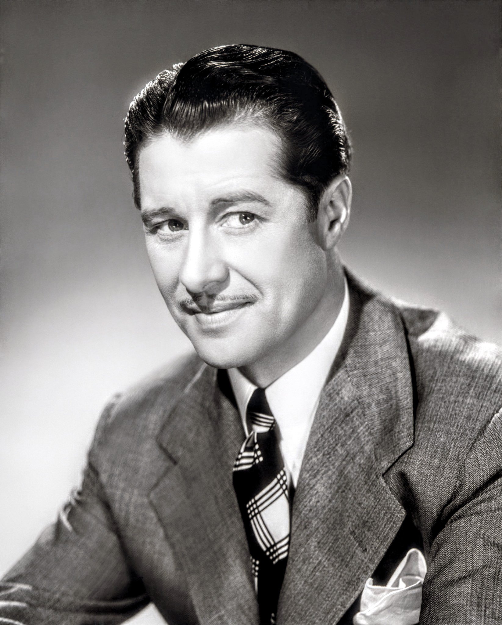 ツッチーフルーティー 今夜のナイスガイな一枚 Don Ameche ドン アメチー 世紀フォックスのスタア すでに 不動のタイロン パワーがいるんで 気さくな兄ちゃんキャラで頑張った おじいちゃんになっても その気さくさは変わらず ひょいと顔を覗か