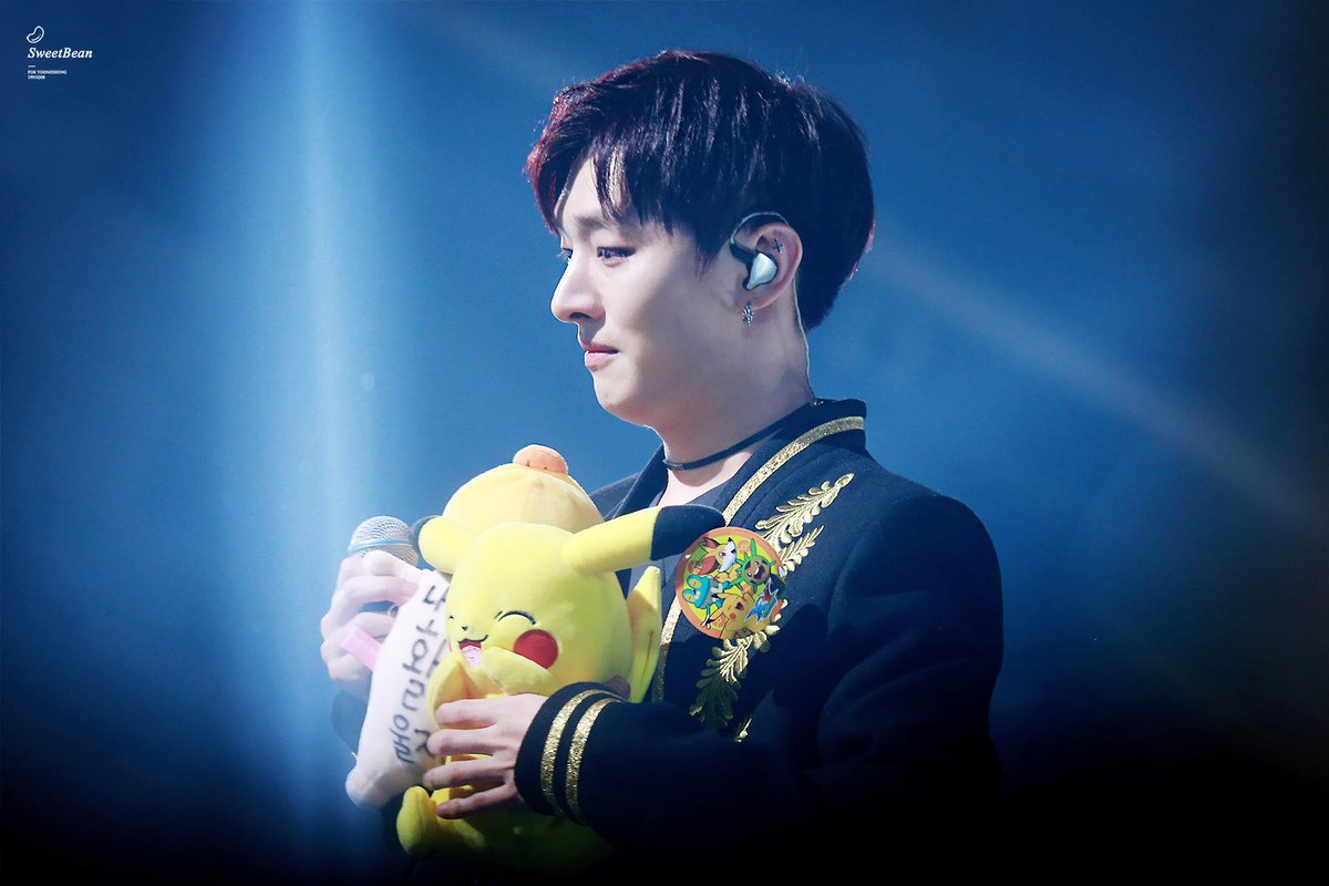 SweetBeanJS's tweet image. [HQ]171217 프리미어팬콘 
#워너원 #윤지성
품에 인형을 소중히 안고 있는 지성💕