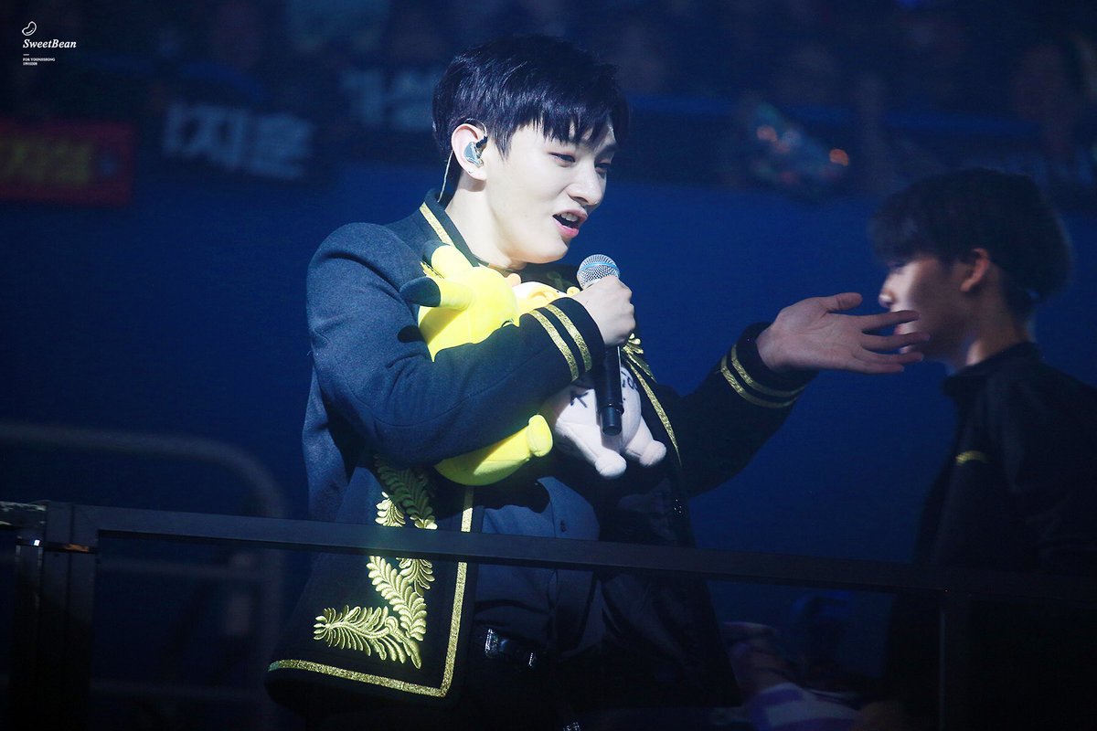 SweetBeanJS's tweet image. [HQ]171217 프리미어팬콘 
#워너원 #윤지성
품에 인형을 소중히 안고 있는 지성💕