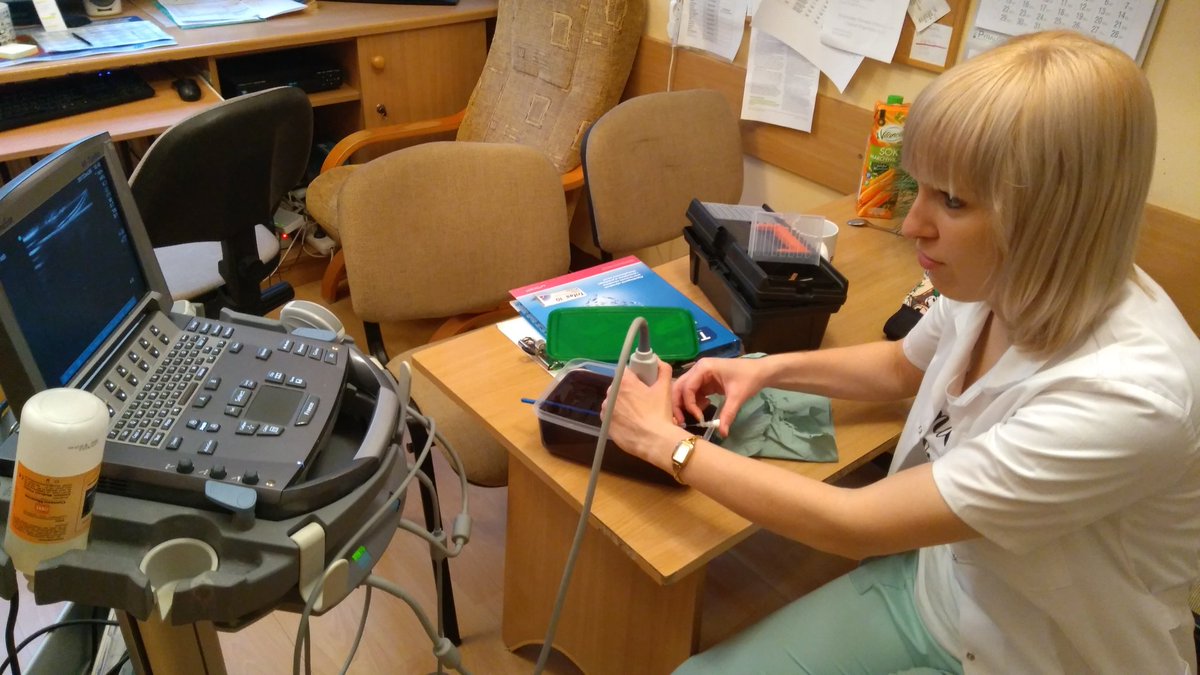 rubbadoc's tweet photo. Mold ready, smells fabulous (black currant). Now #USGIV #POCUS time #ultrasound #anestheticadventures Interns happy. https://t.co/Ium2BerWbH
