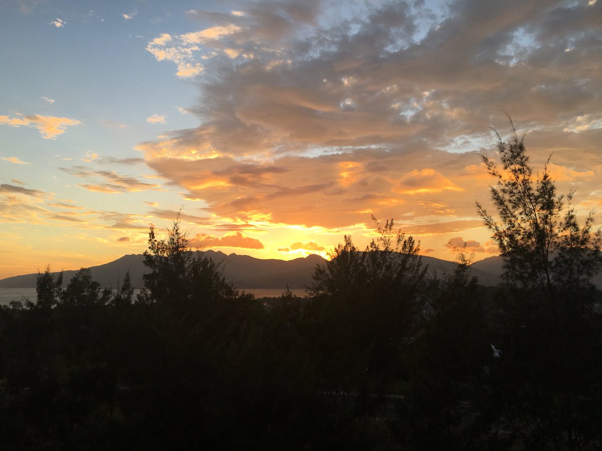PeteDykeFrench1's tweet photo. Sunset in the Philippines π΅π
#Barero #Philippines #Sunset https://t.co/4ilqVIKD5o