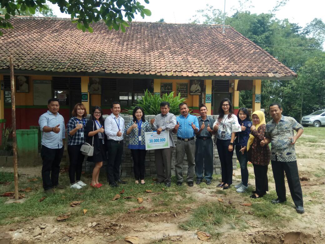 Telah dilakukan kegiatan CSR oleh Tunas Group melalui PT Surya Sudeco Peduli Pendidikan di SDN Bugel Desa Pasir Limus Kec. Pamarayan Kab. Serang. Mari saling berbagi, karena saling berbagi itu indah. Semoga bermanfaat :) #TunasExperience