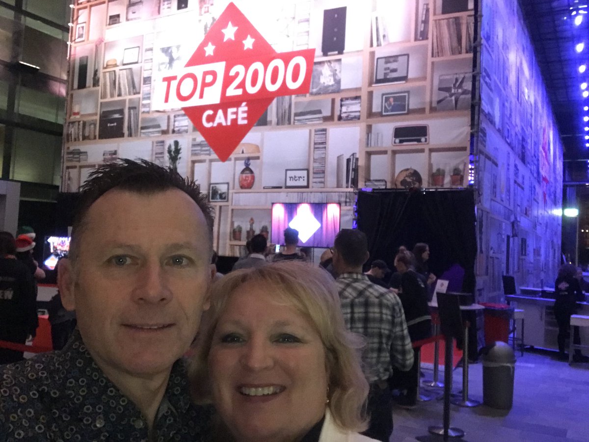 PaijmansMartin's tweet photo. Ja hoor, we zijn in het muziekcafé van de Top2000. Straks bij Gerard Ekdom in de uitzending!  #top2000cafe https://t.co/YSUzdzHmMD
