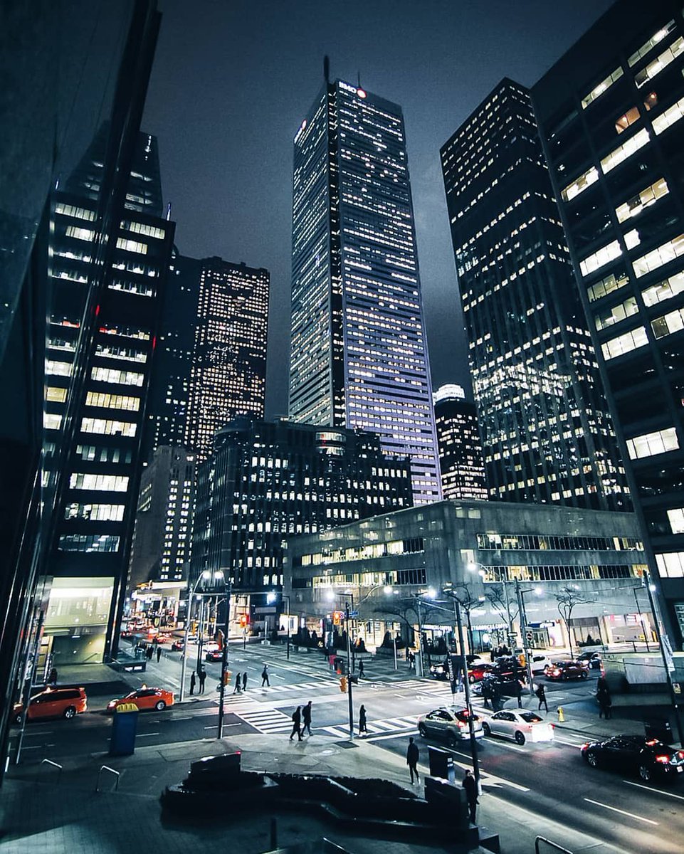 blogTO's tweet photo. #Toronto looks beautiful at night - Photo by kajeh https://t.co/37wmPmsuEW https://t.co/j7eu2n8hoK