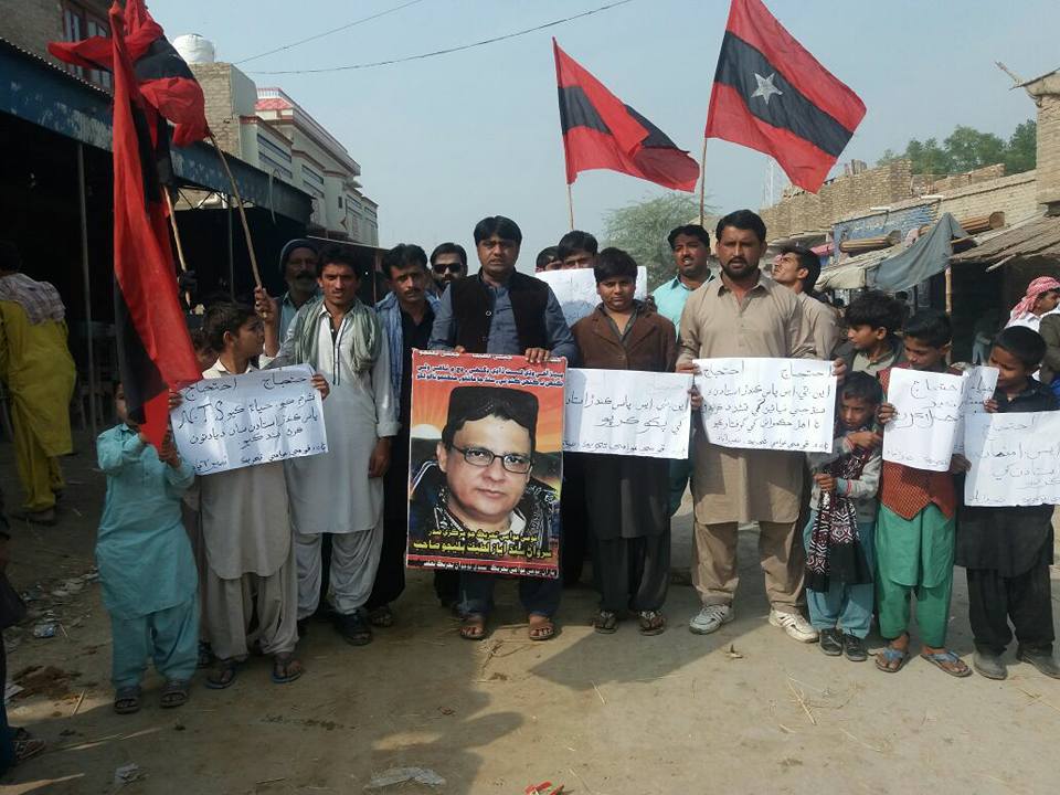 نصيرپور : ( جيئي اُستاد، جيئي آبادگار، جيئي اياز لطيف پليجو)

پُرآمن احتجاج ڪندڙ اُستادن , نياڻين ۽ آبادگارن مٿان وحشياڻي تشدد خلاف قومي عوامي تحريڪ جا سڄي سنڌ ۾ احتجاج، نصيرآباد ريلي، پ پ پ خلاف سخت نعريبازي
27 ڊسمبر 2017