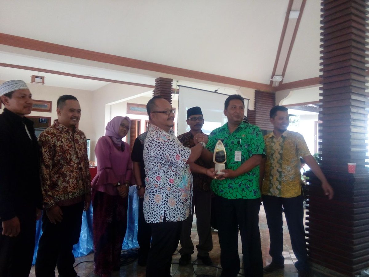 CopyPaste_7's tweet photo. #StudyBanding : Sehebat apapun messi, tetap butuh kolektifitas tim.
By kades Tamansari Kecamatan Licin Banyuwangi https://t.co/vCFGQUUhFH