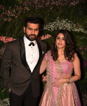 RO45fans's tweet photo. #Rohika at #VirushkaReception!
They look so beautiful❤❤

#RohitSharma #Viratkohli #Anushkasharma #Virushka #India #SAvIND #Cricket #Bollywood https://t.co/FtoKbjbYbL