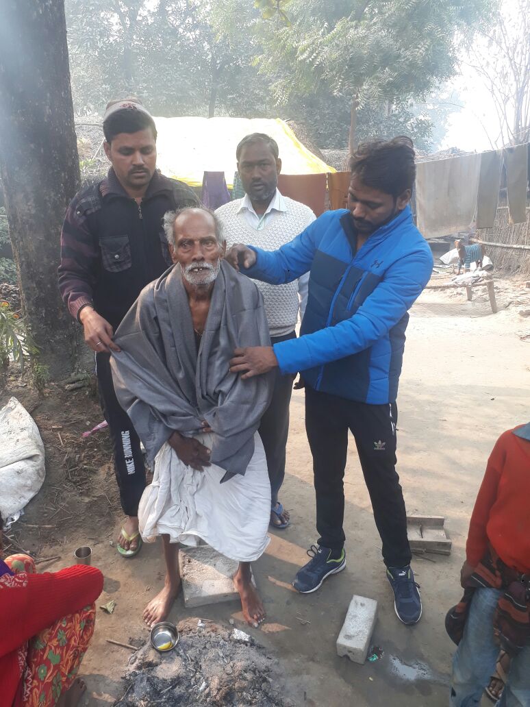 YoJR_Foundation's tweet photo. #BlanketDonation #YoJRFoundation #JarwalRoad #Bahraich https://t.co/vslstE5LHS