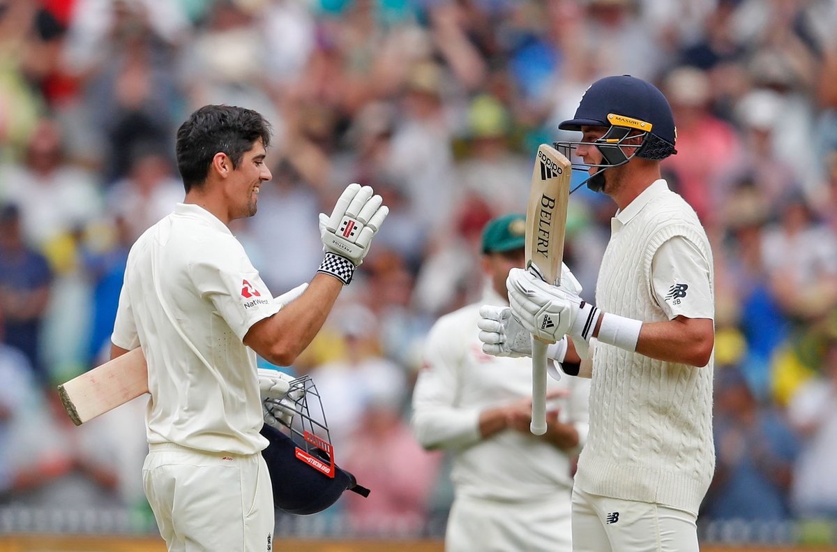 bbctms's tweet photo. The moment Alastair Cook reached his double century... 

👏 

#Ashes #bbccricket https://t.co/cbzhoE9yub