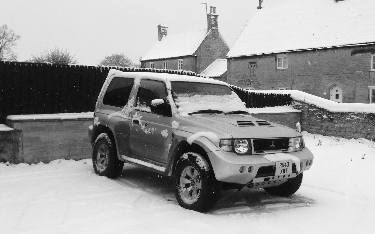 Kwaka63's tweet photo. A bit o snow has fallen. https://t.co/AhP65fvkzO