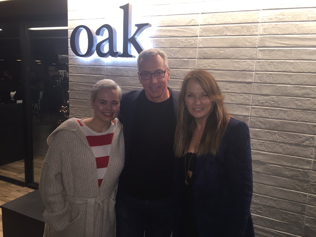 oaklagunabeach's tweet photo. Thanks for dining with us, @DrDrew! Follow his lead and get down to #oakLagunaBeach - doctors orders! https://t.co/4a2hx2OHrz