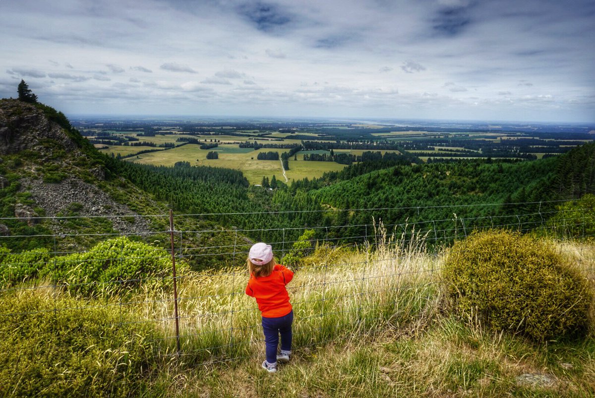 JenPetrie1's tweet photo. My beautiful niece is very lucky to call this place home 😍 #NewZealand #SouthIsland #Niece #LuckyGirl #Adventures #ViewsForMiles https://t.co/FdoEk8ImQC