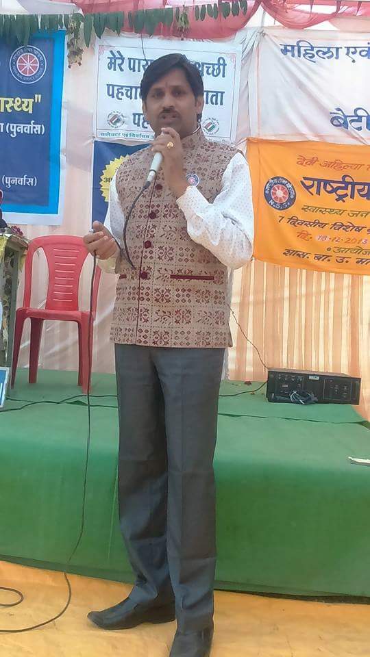ProfSumer's tweet photo. मैं नहीं हम की भावना से ही समाज कल्याण संभव है NSS के शिविर में स्वयंसेवकों को राष्ट्रभक्ति  एवं समाज सेवा के लिए प्रेरित कियाlजय हिंदl https://t.co/6yrEgSTv2n