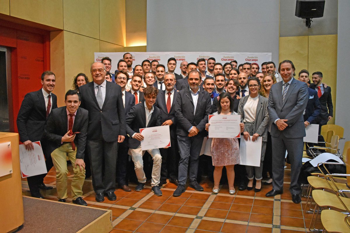 FCruzcampo's tweet photo. #2017 ha sido un gran año para la hostelería: ¡nuestra última generación de talentos de la gastronomía ya está trabajando en los mejores fogones! #FCC2017 https://t.co/Xk4LahGzaq