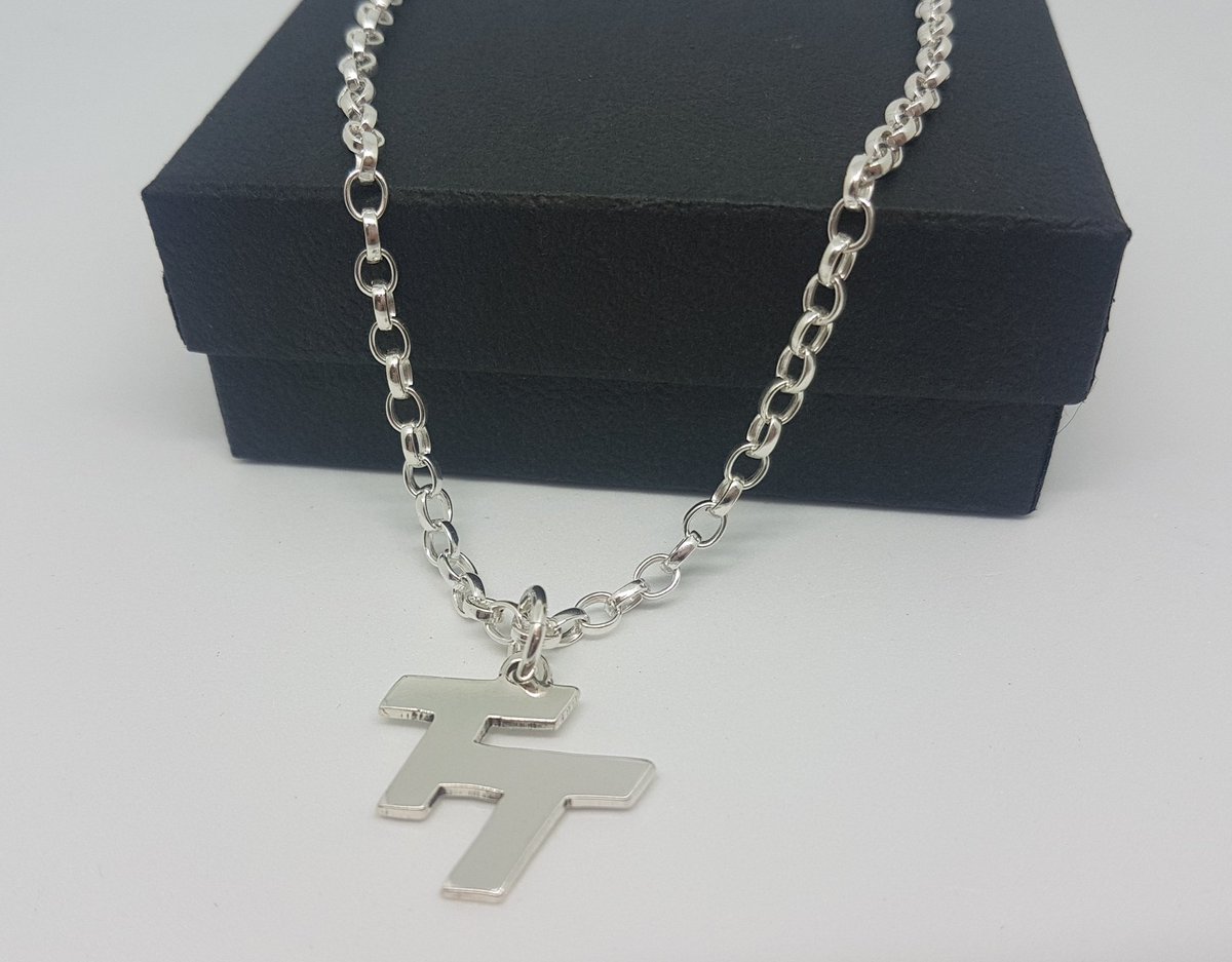 iomttjewellery's tweet photo. End of year discount across the whole IOM and TT range on my website #iomtt  https://t.co/lIU7HTzgov https://t.co/xSER2WzQxC