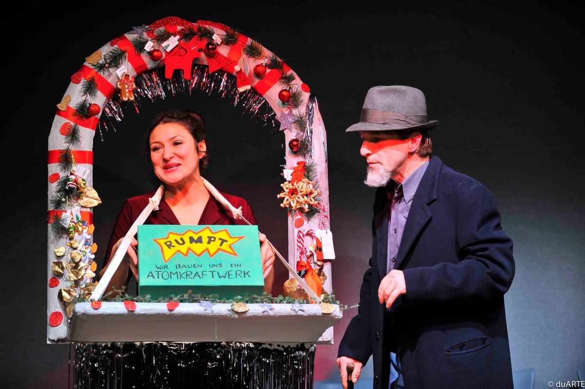 Gab es dieses Jahr wieder besonders originelle Geschenke?  #weihnachtsgeschenke #theater #freiburg