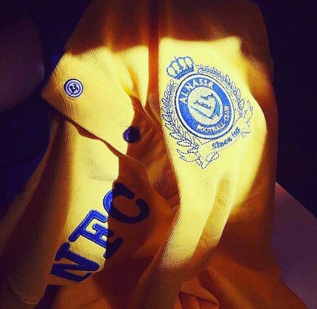 45fffff3's tweet photo. @iamkhamabilliat 💛💙 https://t.co/Qlx7iQ1nM3