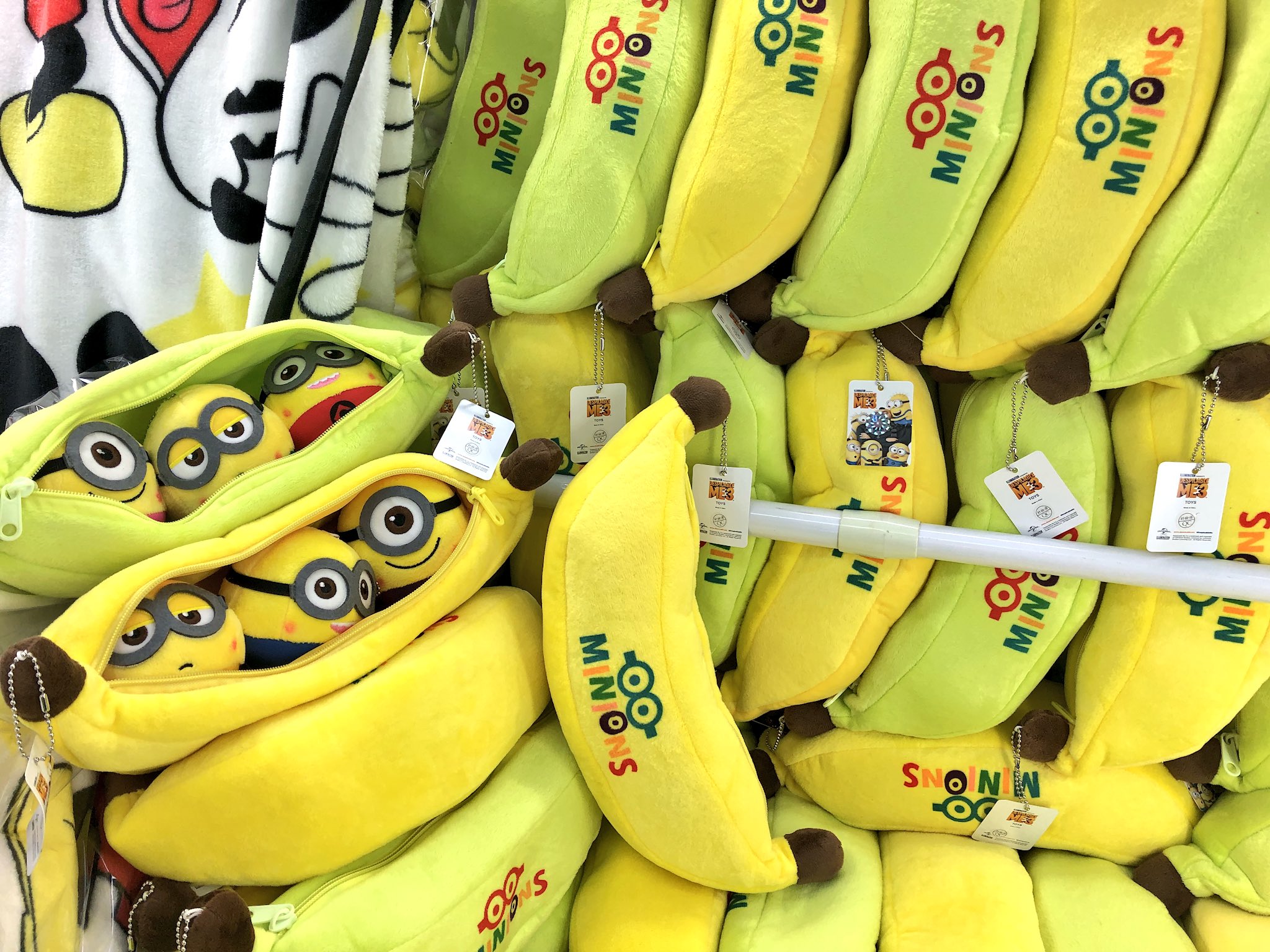 スペースファンタジーインフィニ 再入荷 バナナミニオンズ36cm推し色 大人気につき再再入荷 バナナ の皮を開けると中には可愛らしいミニオンたちがこんにちは 一つ一つボールチェーンが付いてるからキーホルダーとしても使えます 青森 弘前