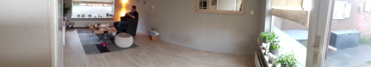 Dankzij <a href="/PostNL/">PostNL</a> zitten wij in een half leeg huis zonder normale zitplekken omdat ze onze meubels kwijt zijn! Bedankt voor de rug klachten!!