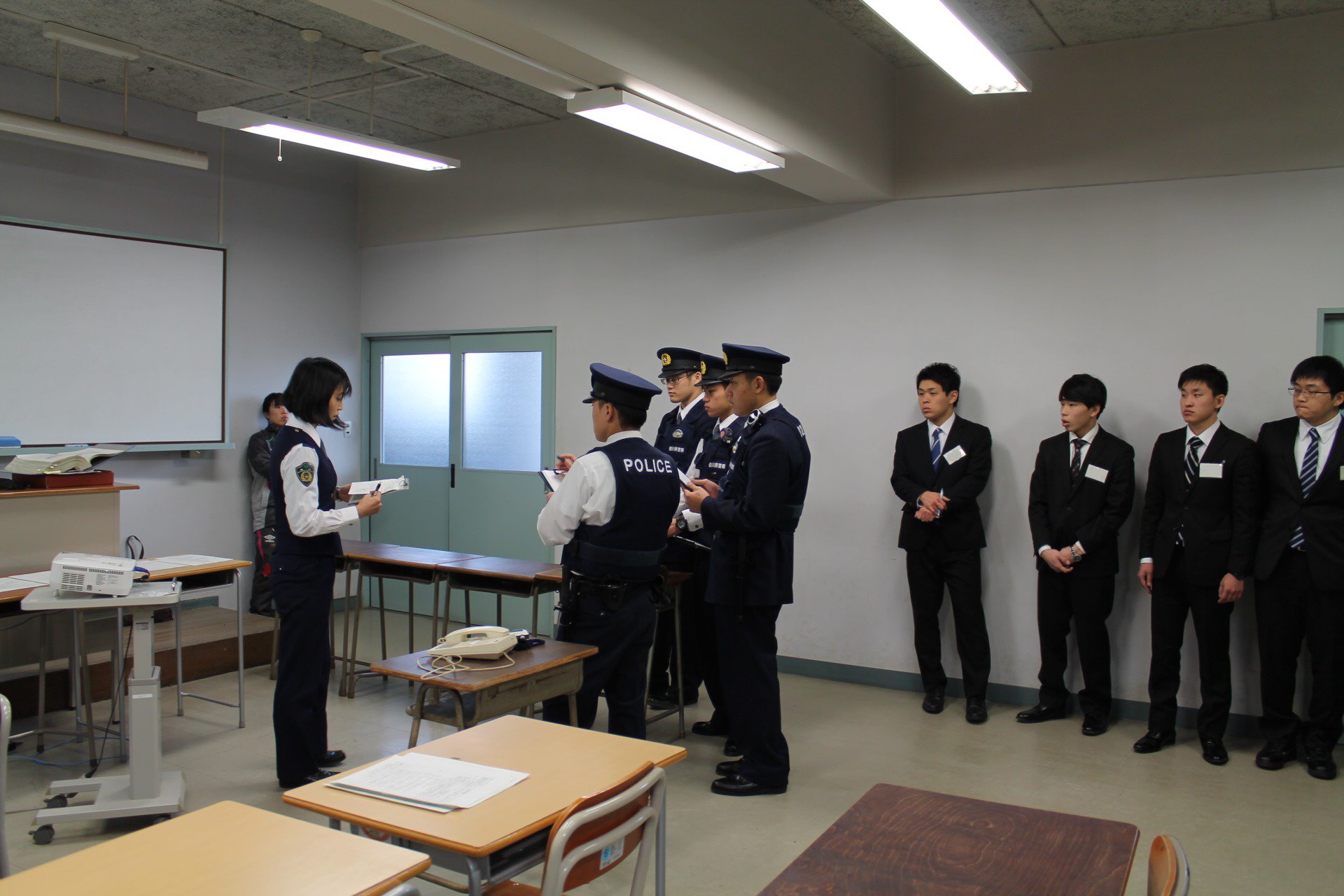 香川県警察 採用係 採用予定者を対象に 警察学校で宿泊型の体験入校と内定式を行いました 授業や訓練への参加 見学を通して きっと皆の心はひとつになったハズ 来春からがんばるぞ